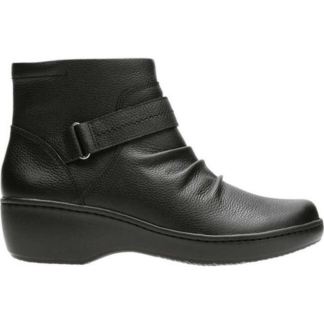 clarks women's delana fairlee ankle bootie