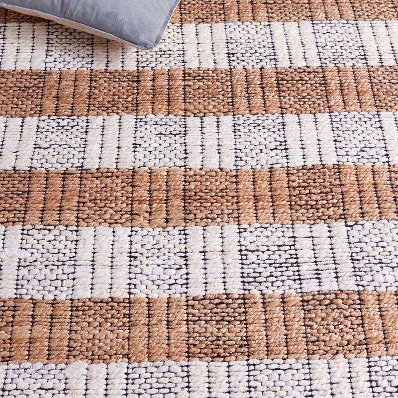 SAFAVIEH Handmade Natural Fiber Dorchen Jute Rug