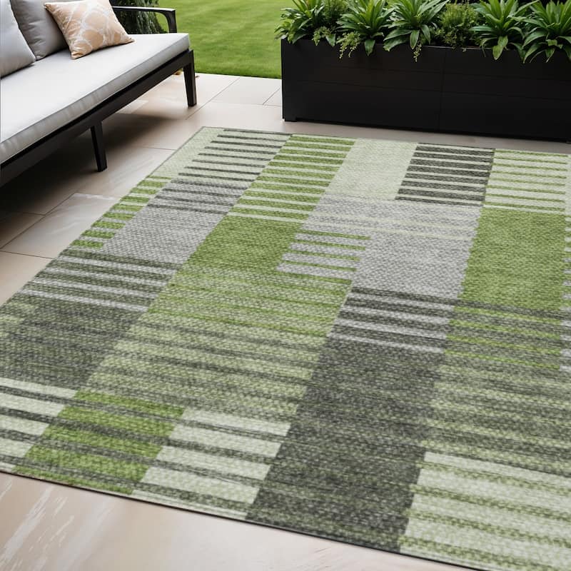 HomeRoots Striped Transitional Rectangle Outdoor Rug - 5' X 8'