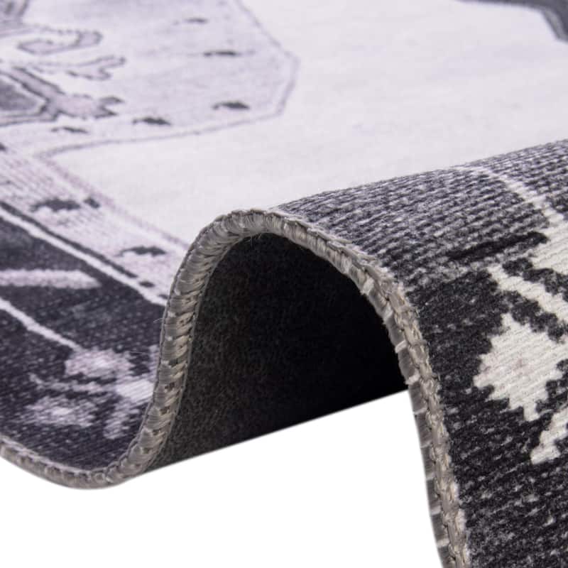 Traditional Rine Collection Area Rug