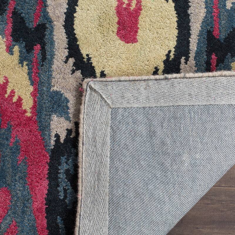 SAFAVIEH Handmade Ikat Cecelia Modern Wool Rug