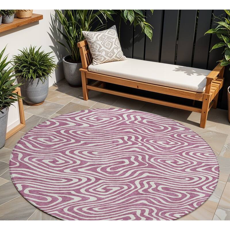 HomeRoots Abstract Transitional Rectangle Outdoor Rug - 8' Round