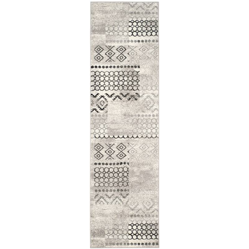 SAFAVIEH Evoke Bridgette Distressed Vintage Boho Rug