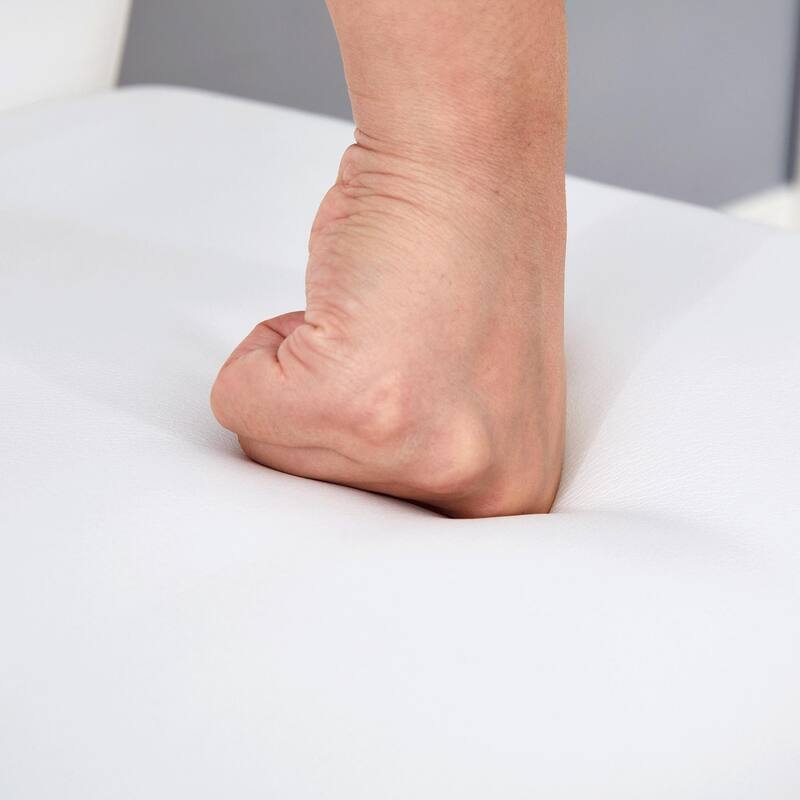 Set of 6 Dining Chairs, PU Material, Paired with Gold Metal Chair Legs. Suitable for Offices, Restaurants, Kitchens