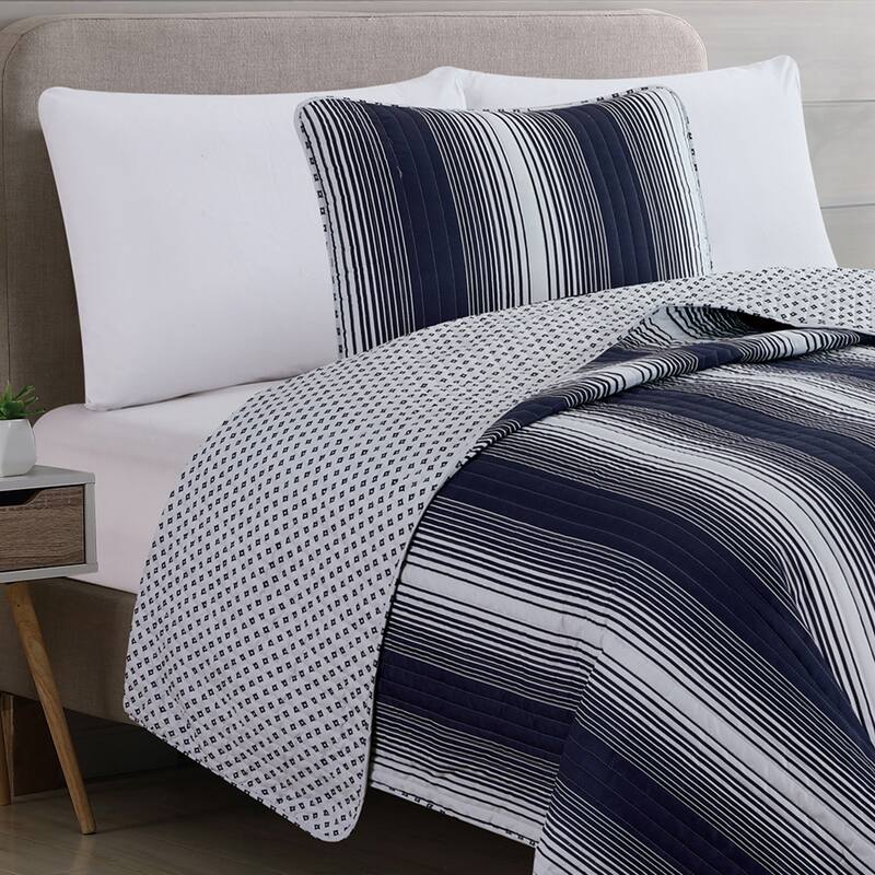 Luxurious Striped Microfiber Quilt Set With Shams