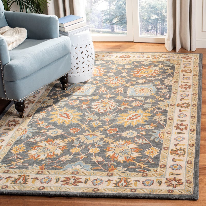 SAFAVIEH Handmade Classic Gertje Traditional Oriental Wool Rug - 4' x 6' - Dark Grey/Ivory