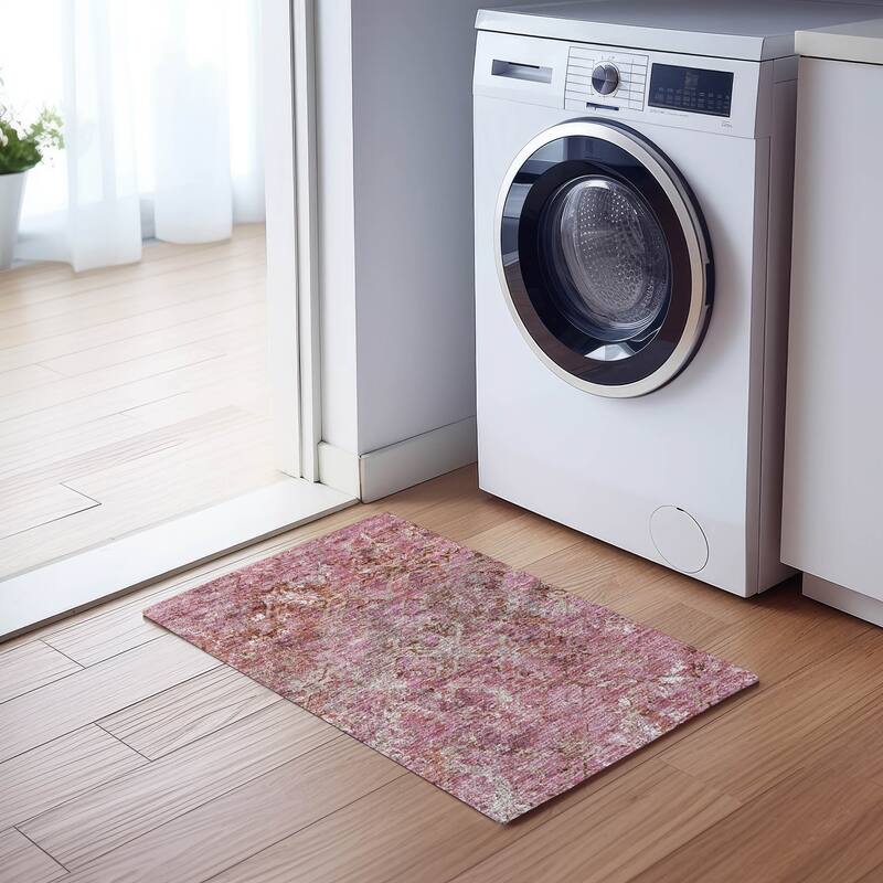 Machine Washable Indoor/ Outdoor Chantille Distressed Diamonds Rug