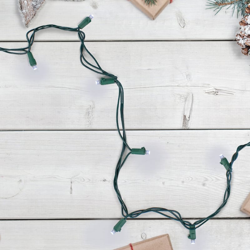 20 Battery Operated LED Wide Angle Christmas Lights - 9.5 ft Green Wire