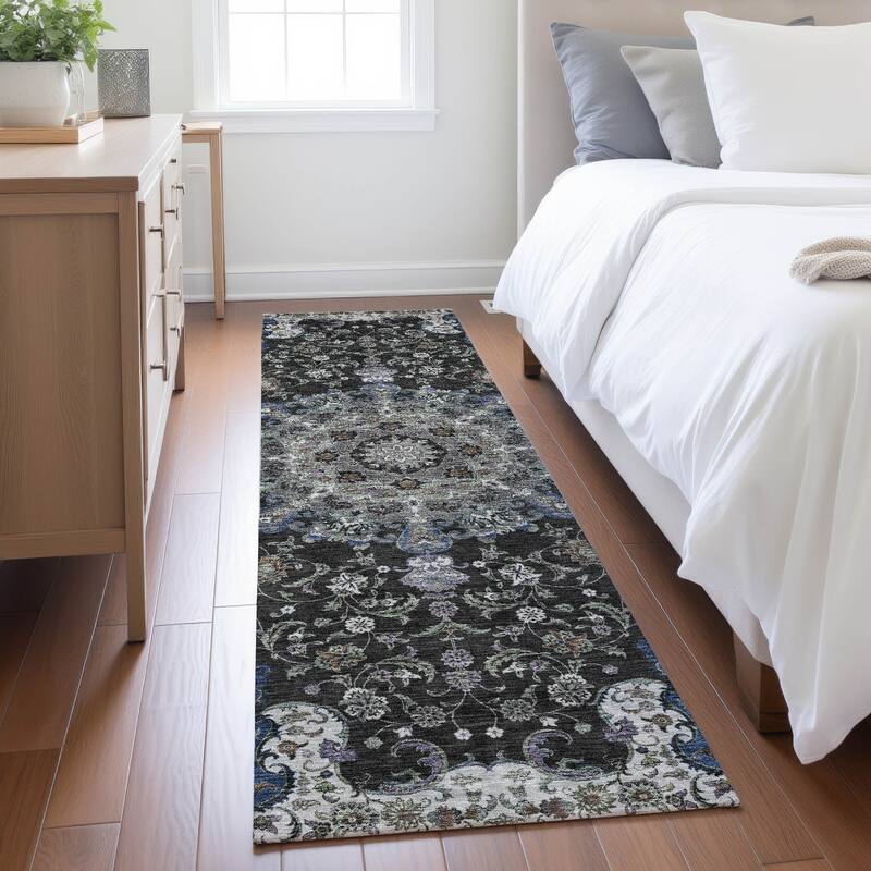 Machine Washable Indoor/ Outdoor Traditional Awaka Chantille Rug