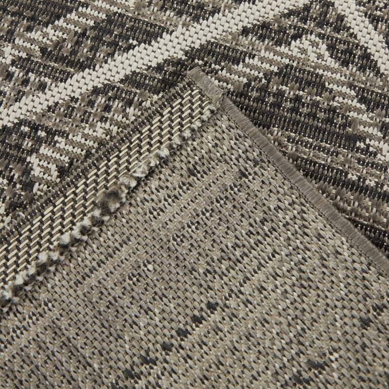 Annika Diamond Trellis Pattern Indoor/ Outdoor Area Rug