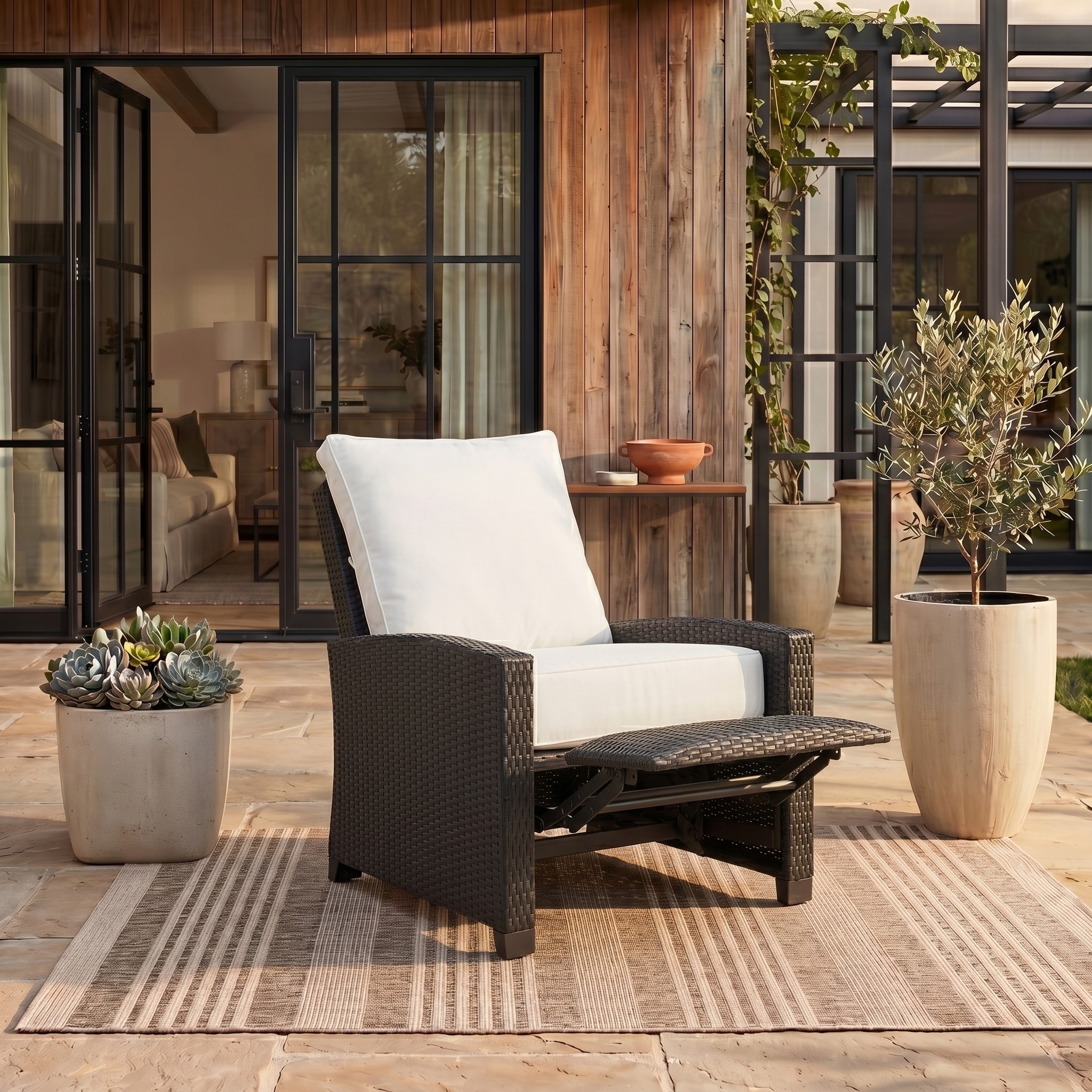 SAFAVIEH Outdoor Patio Furniture Landon Recliner Chair - 32"W x 36"D x 36"H