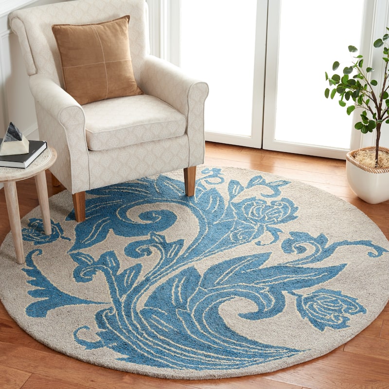 SAFAVIEH Handmade Abstract Chloi Floral Wool Rug