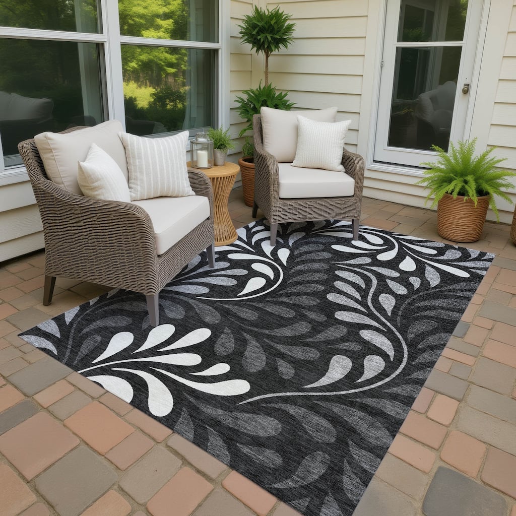 Machine Washable Indoor/ Outdoor Floral Arabesque Chantille Rug