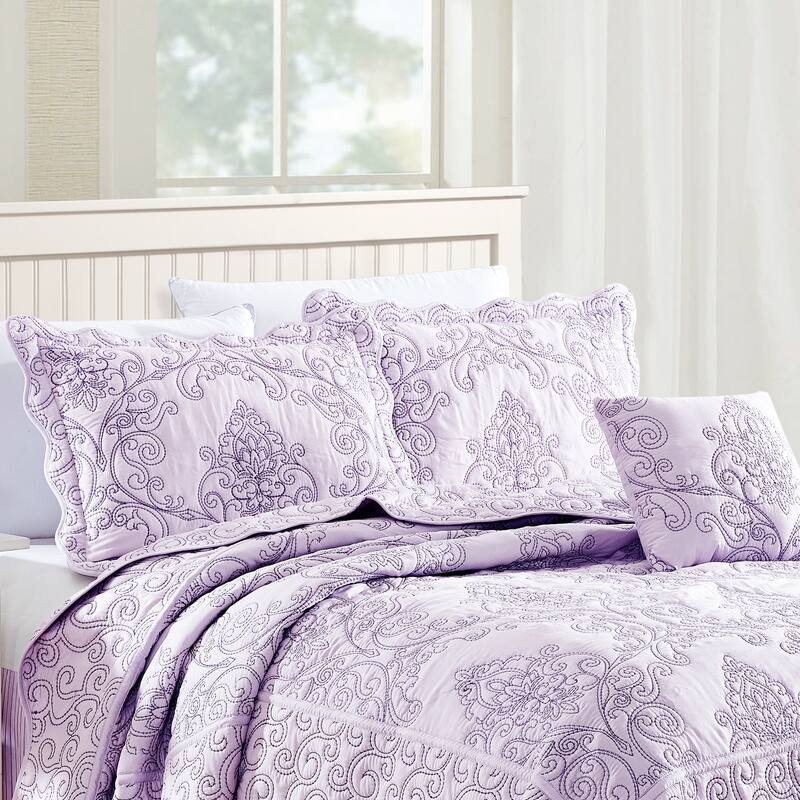 Serenta Damask Oversized 4-piece Bedspread Set
