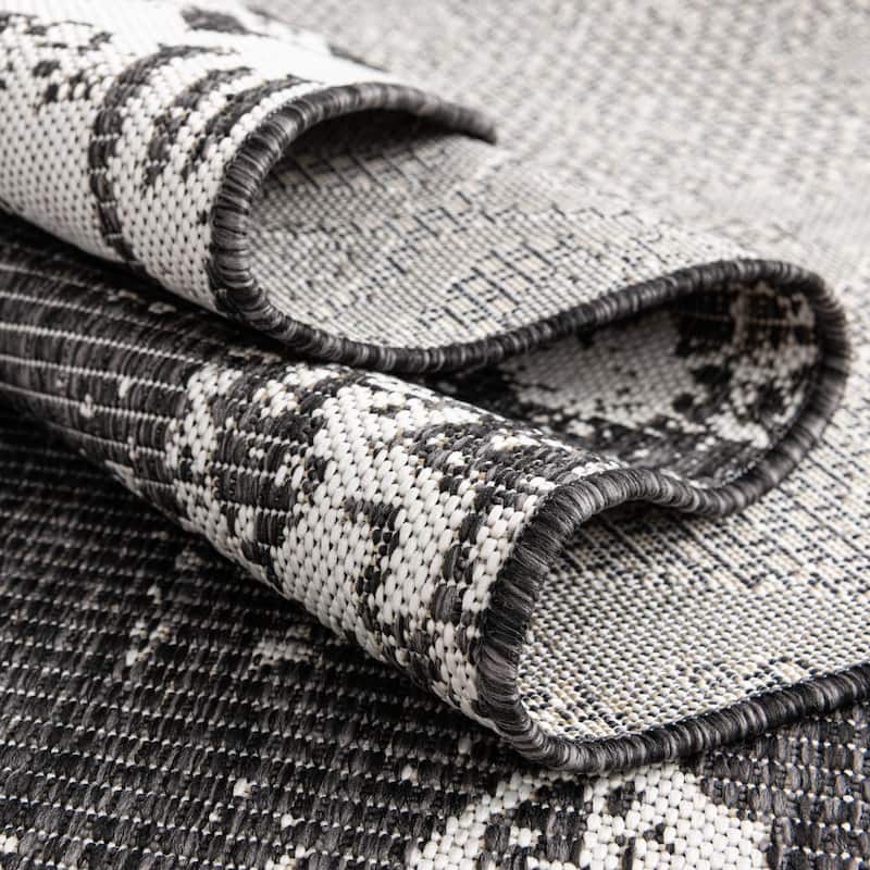 Outdoor Ogooplario Collection Area Rug