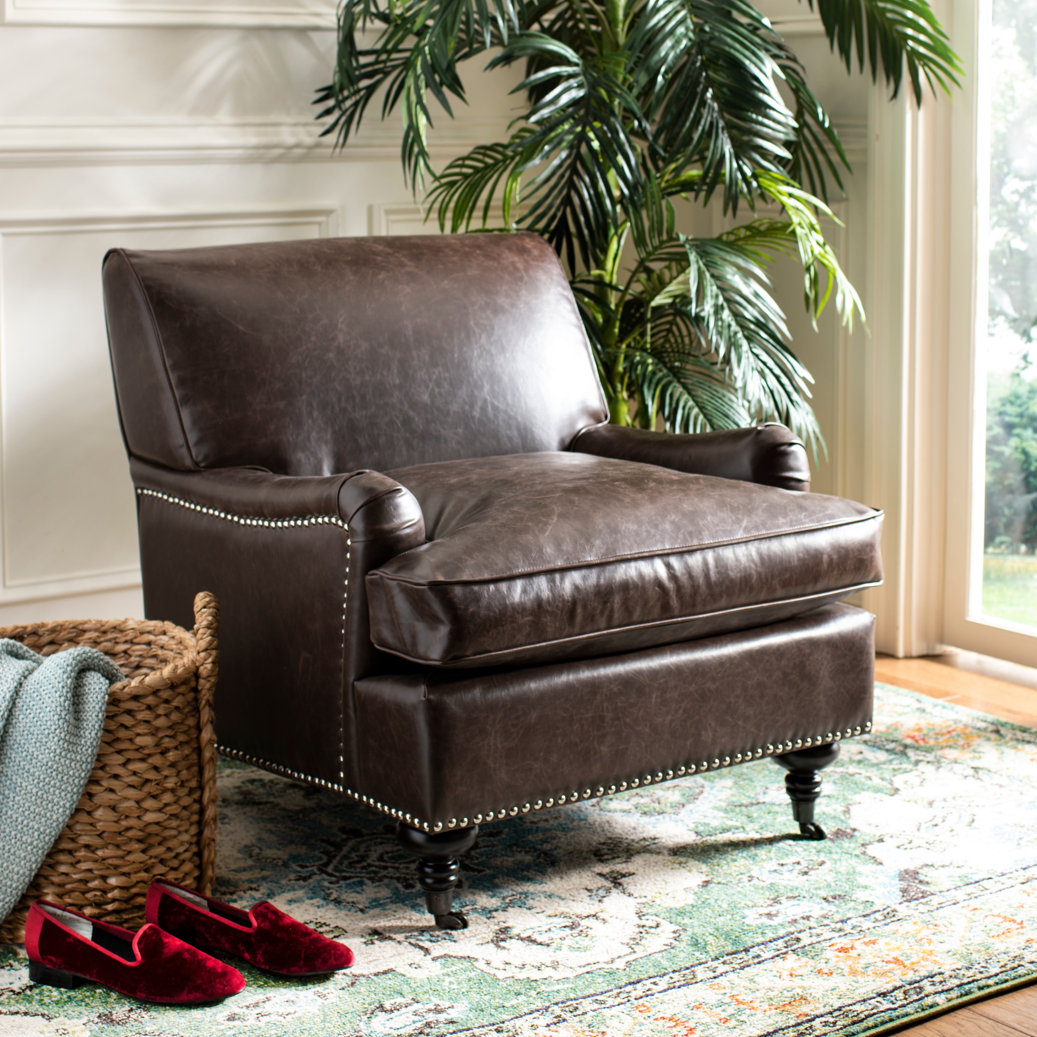 SAFAVIEH Nurhayat Club Chair - 29Wx34Dx32H