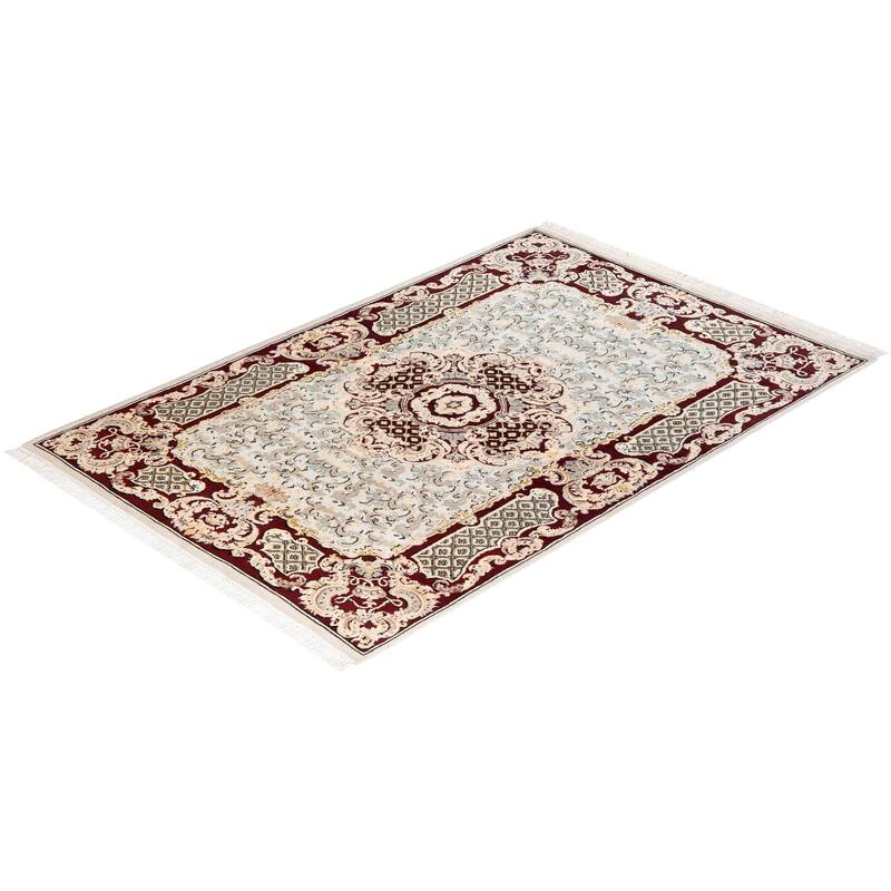 Traditional Oriental Ivory Area Rug - 4' x 6'