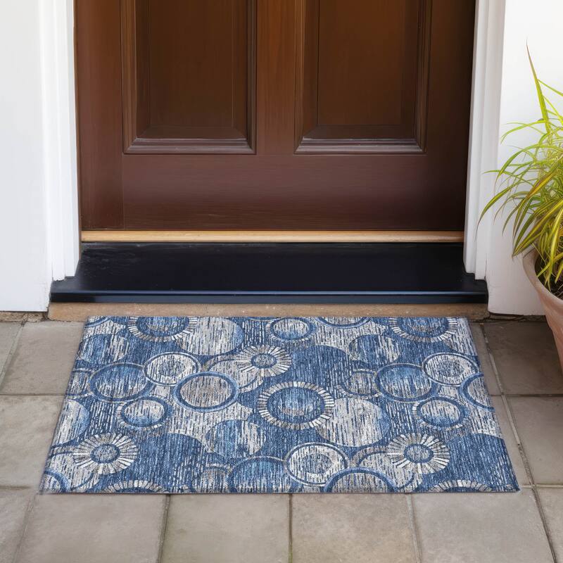 Machine Washable Indoor/Outdoor Contemporary Wheels Chantille Rug - Navy - 1'8" x 2'6"