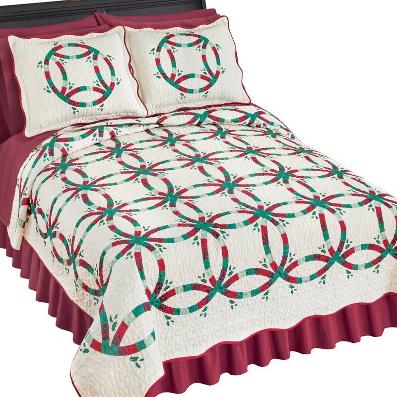 Festive Christmas Ring Patchwork Scalloped Edge Quilt