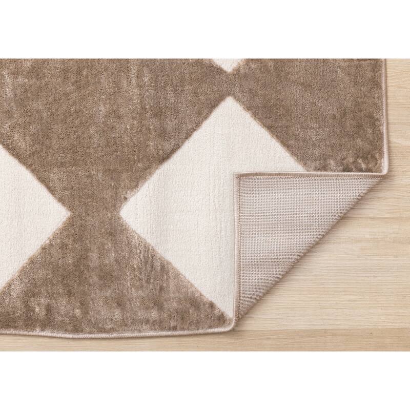 Brown Cream Soft Diamonds Geometric Area Rug