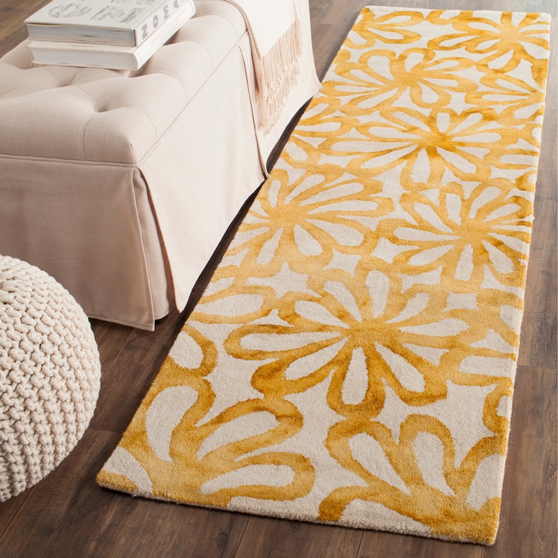 SAFAVIEH Handmade Dip Dye Maze Floral Watercolor Wool Rug - 2'3" x 10' Runner - Beige/Gold