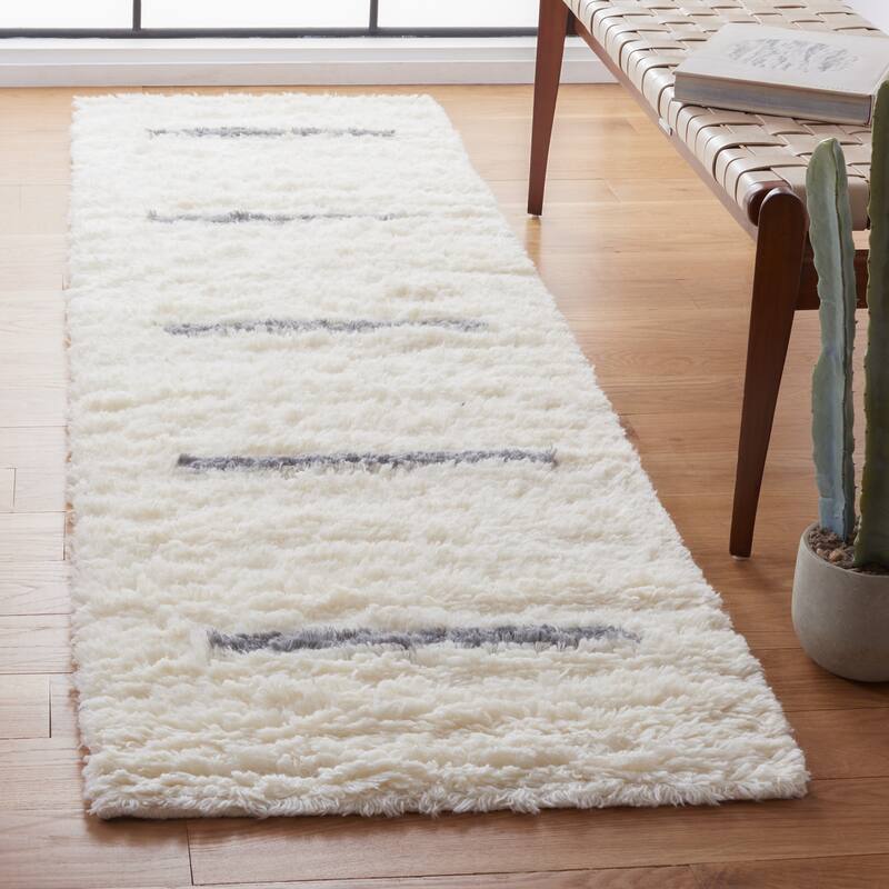 SAFAVIEH Hand-knotted Kenya Henriette Southwestern Tribal Wool Rug - 2'3" x 8' Runner - Ivory/Grey