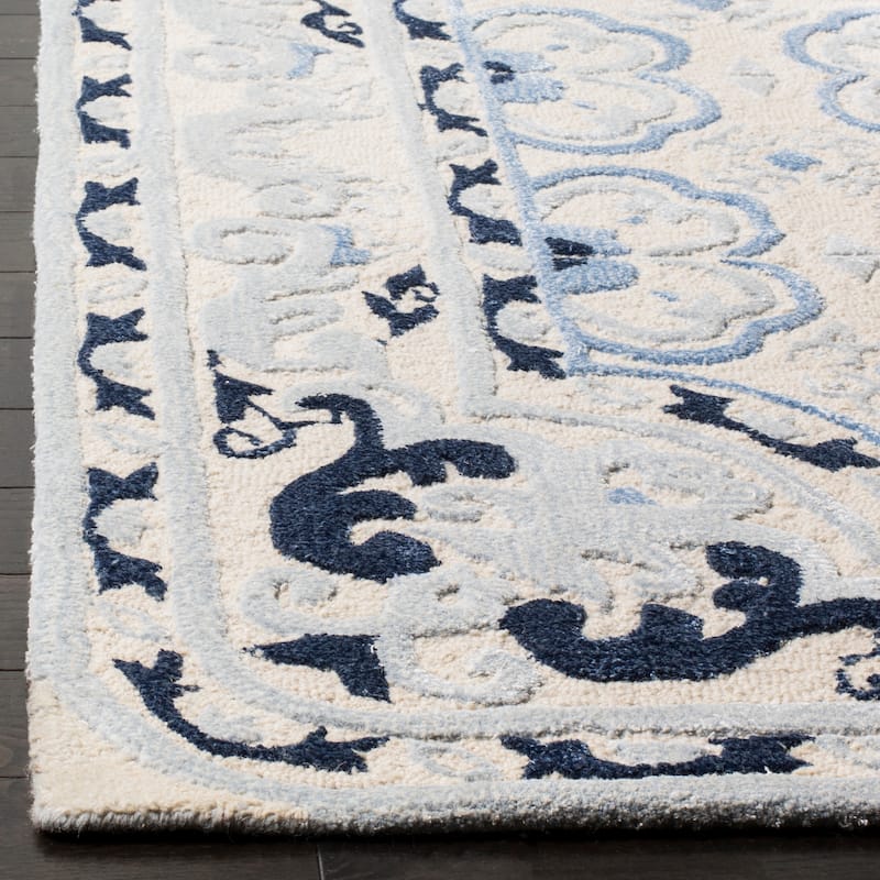 SAFAVIEH Handmade Bella Nursel Modern Floral Wool Rug
