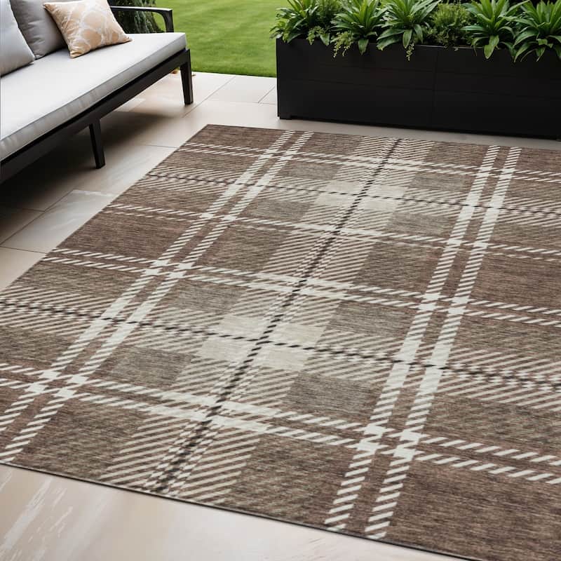 HomeRoots Plaid Transitional Rectangle Outdoor Rug - 5' X 8'