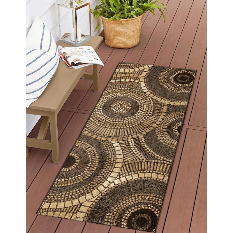 Liora Manne Marina Circles Indoor/Outdoor Area Rug - 1'11" x 7'6" - Brown