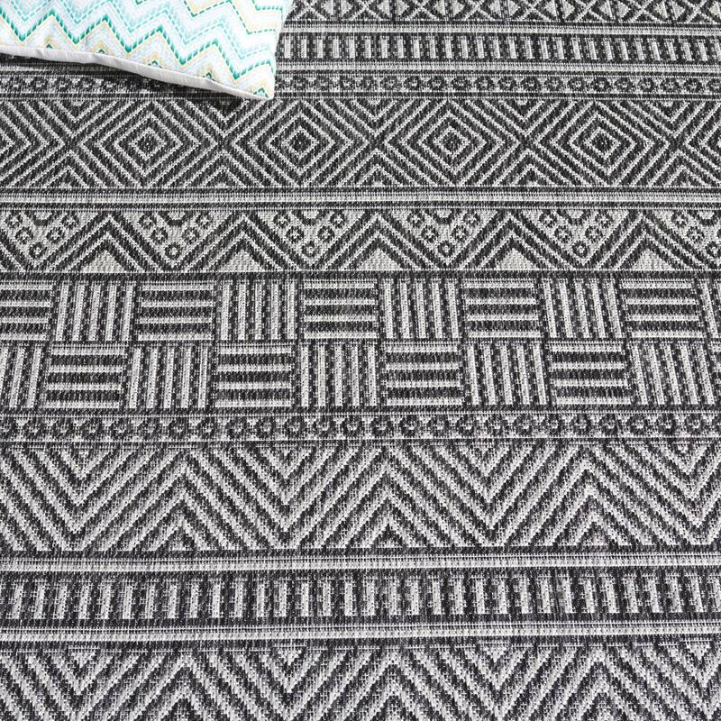 SAFAVIEH Beach House Olexandra Transitional Rug