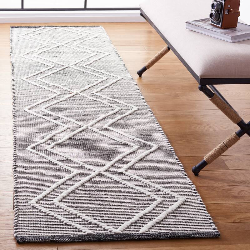 SAFAVIEH Handmade Kilim Ljudmilla Moroccan Boho Rug - 2'3" x 9' Runner - Black/Ivory
