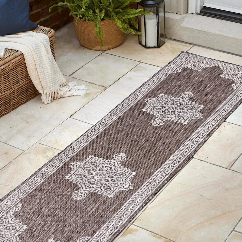 JONATHAN Y Casual Medallion Indoor/Outdoor Area Rug