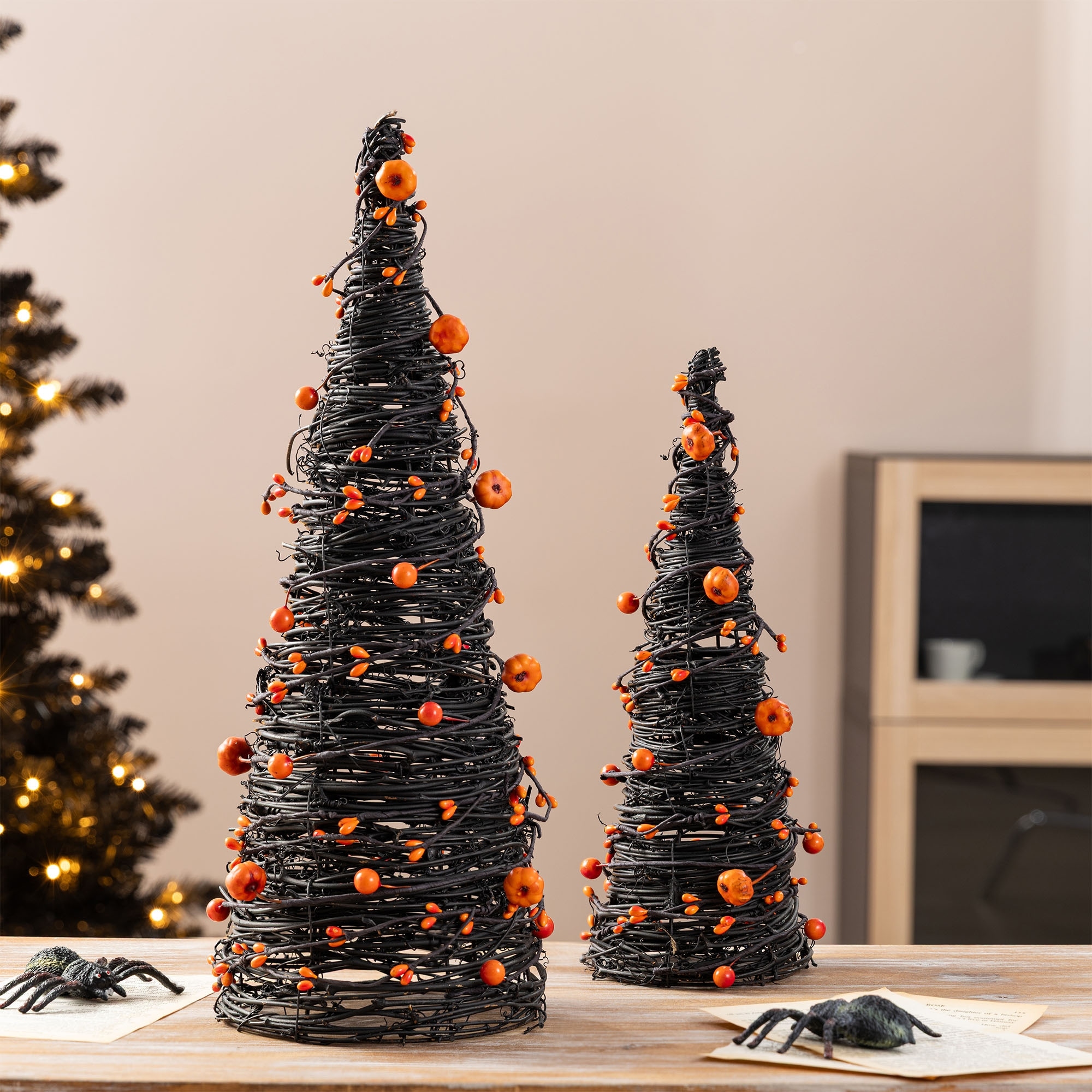 Glitzhome Set of 2 Halloween Eucalyptus With Bats Pumpkin Cone Tree