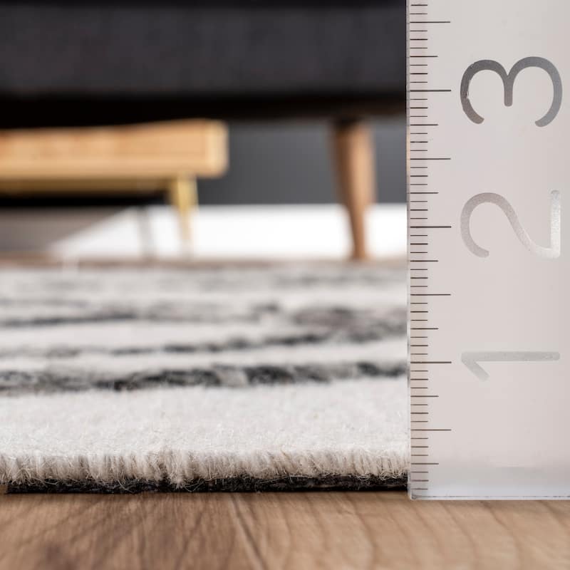 Nuloom Moira Tribal Flatweave Tassel Area Rug
