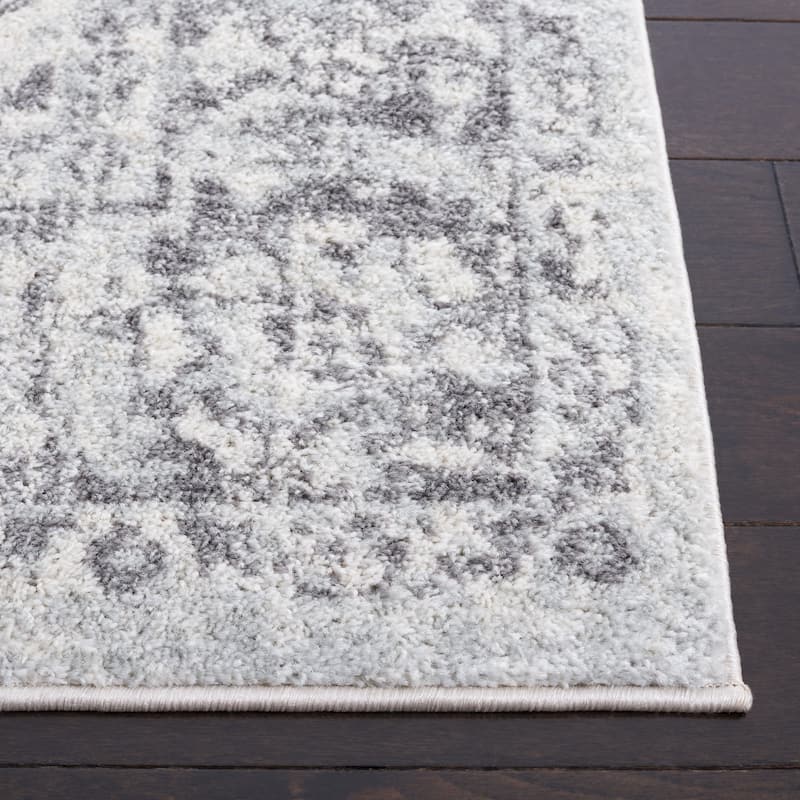 SAFAVIEH Tulum Atje Oriental Rug - 6'7" Square - Ivory/Grey