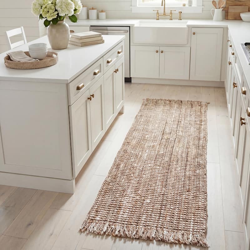 SAFAVIEH Handmade Natural Fiber Evelyn Jute Fringe Rug