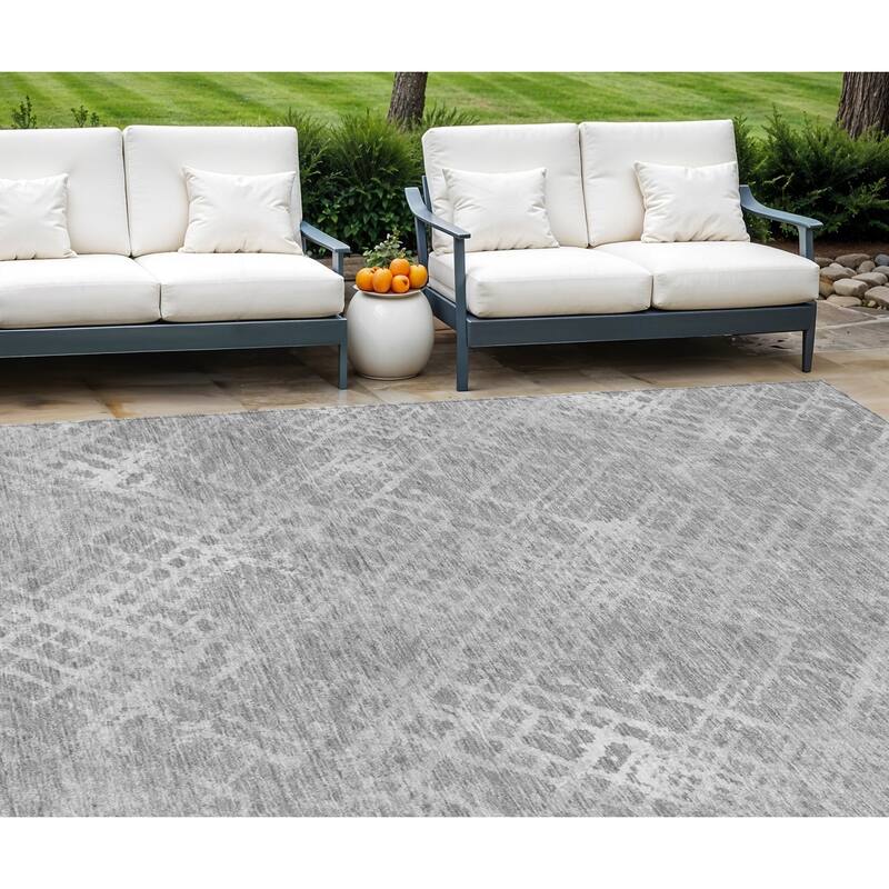 HomeRoots Geometric Transitional Rectangle Outdoor Rug - 8' X 10'