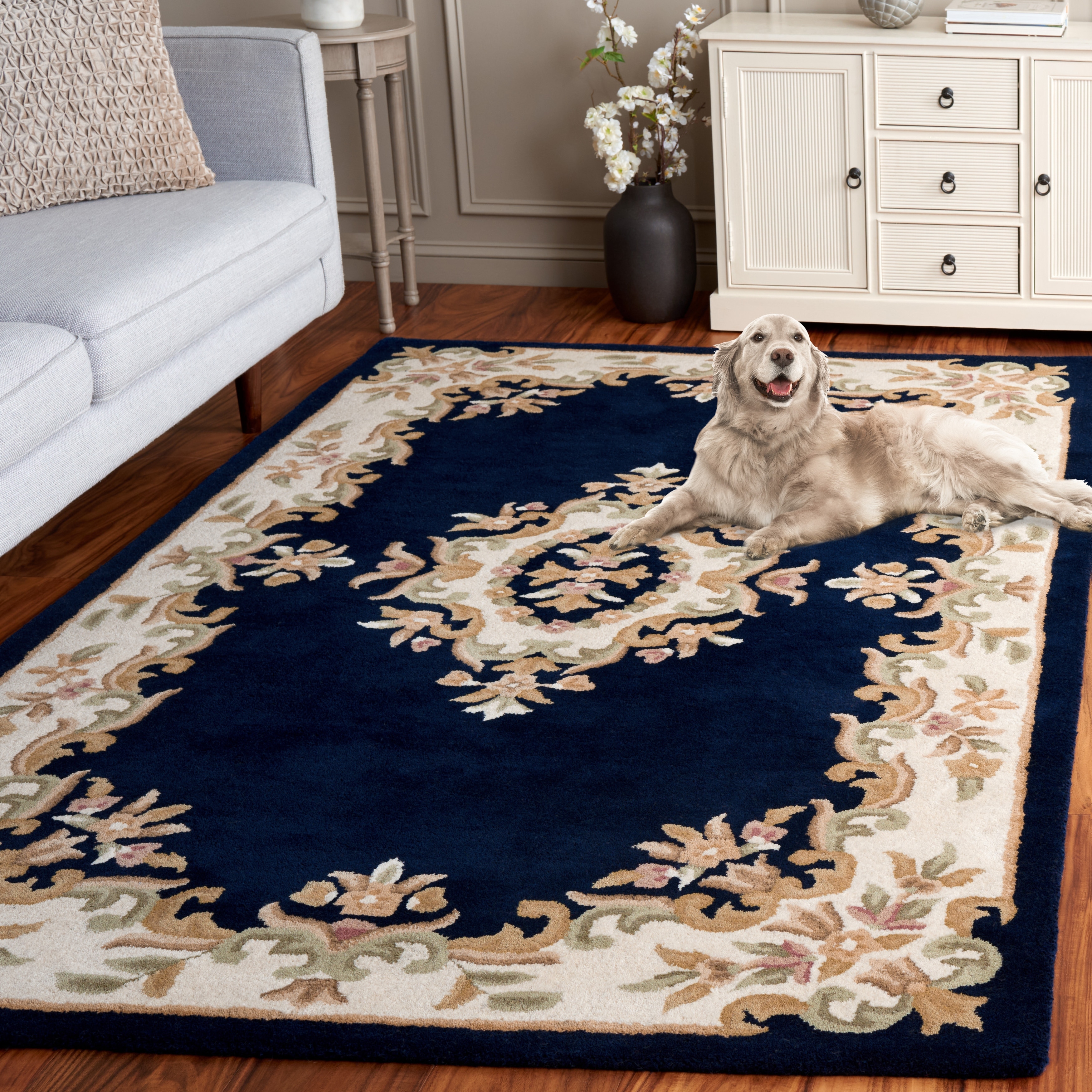 SAFAVIEH Handmade Aubusson Hale Traditional Wool Rug. - On Sale