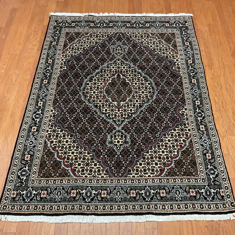 HERAT ORIENTAL Handmade Fish Design Tabriz Wool Rug - 4'9" x 6'5"
