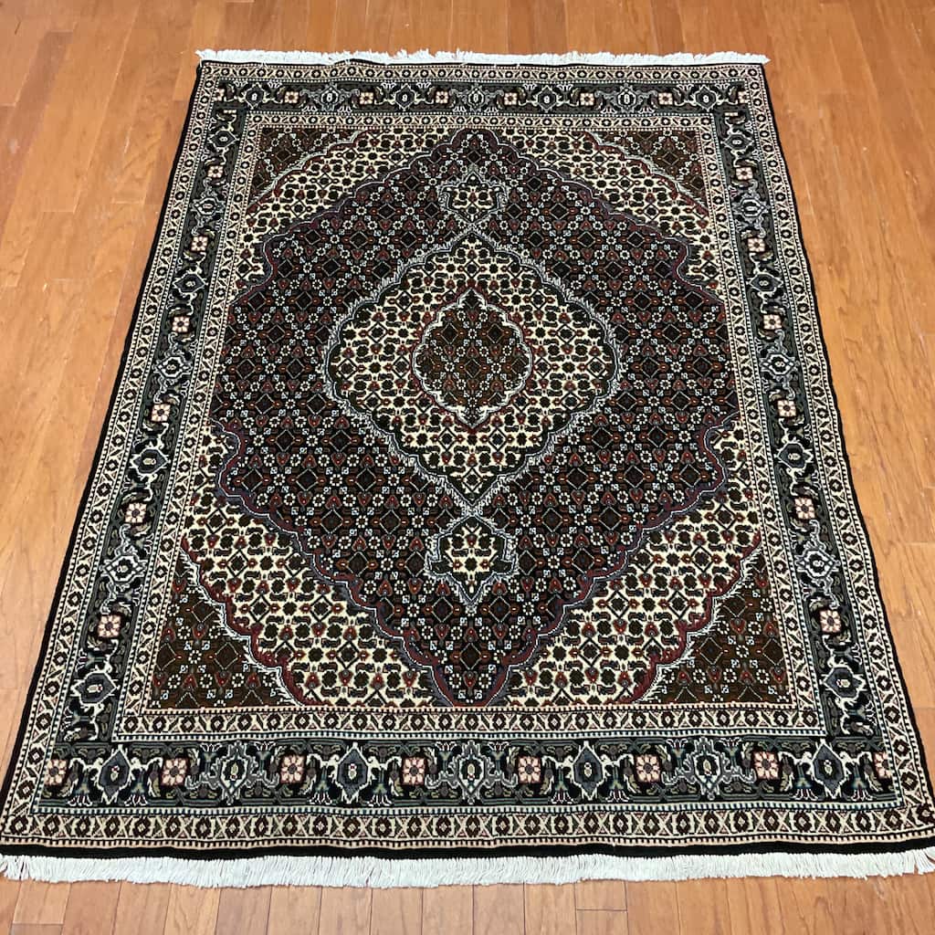 HERAT ORIENTAL Handmade Fish Design Tabriz Wool Rug - 4'9" x 6'5"