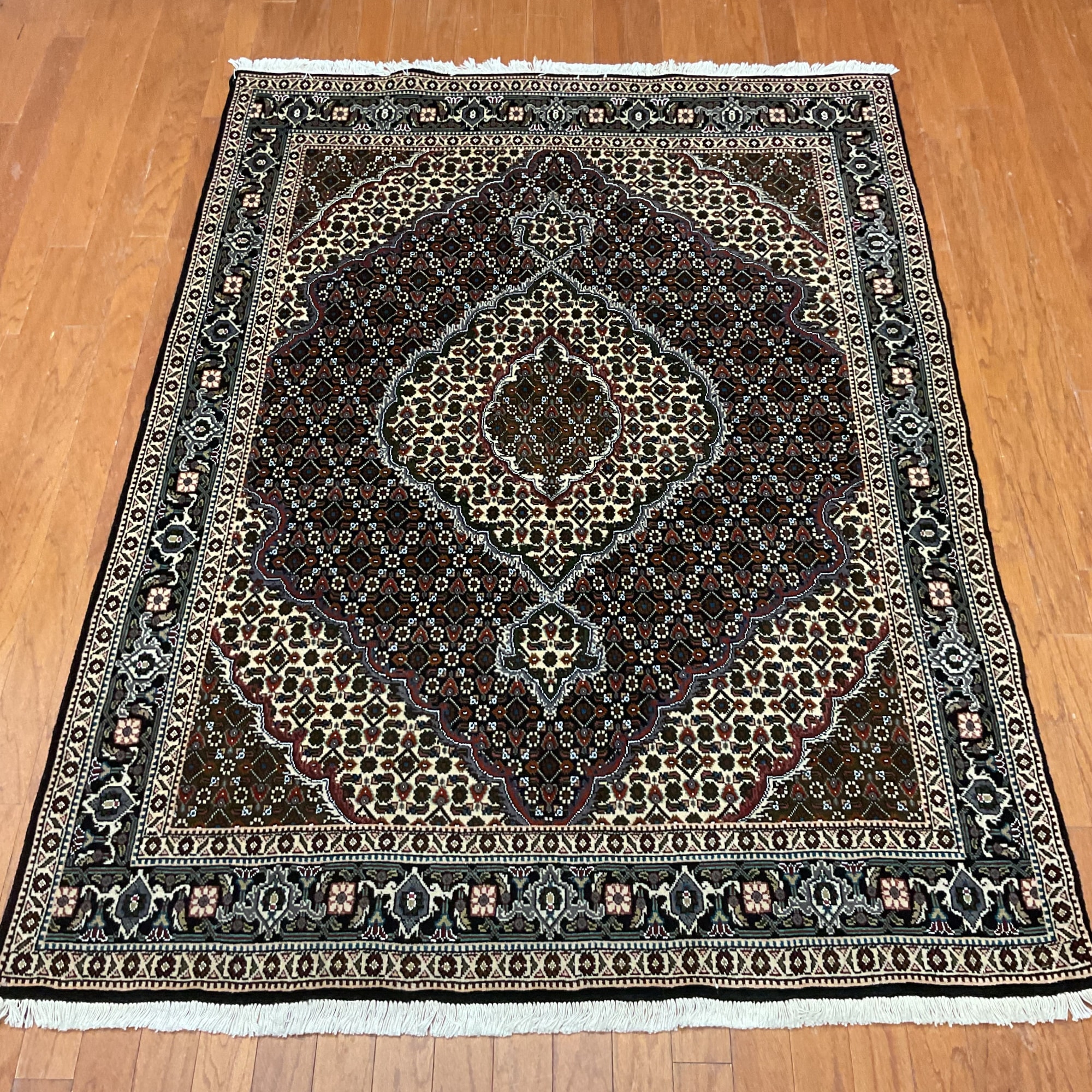 HERAT ORIENTAL Handmade Fish Design Tabriz Wool Rug - 4'9" x 6'5"