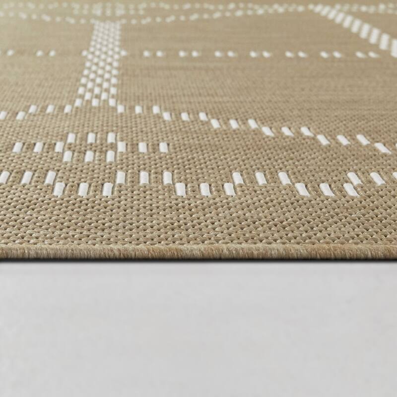 Everson Transitional Patio Indoor/Outdoor Area Rug
