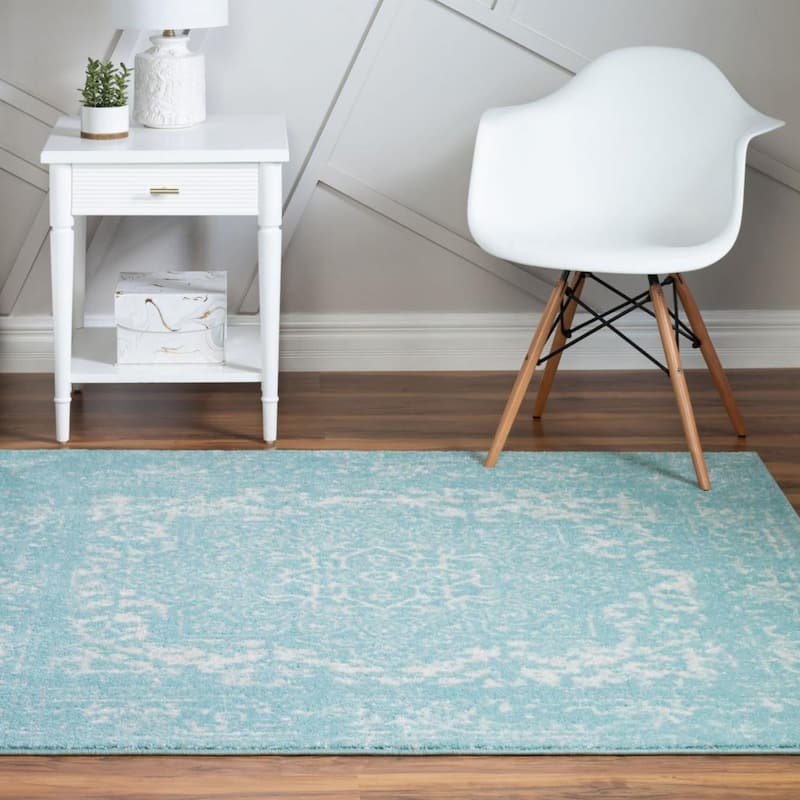 Traditional Brenda Collection Area Rug