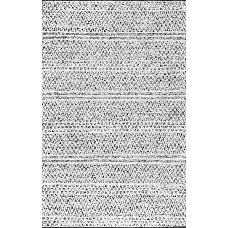 Nuloom Natosha Indoor/Outdoor Chevron Striped Area Rug