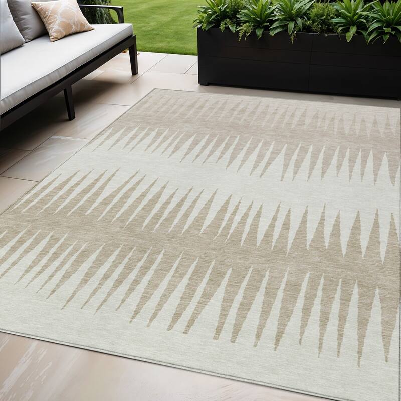 HomeRoots Striped Transitional Rectangle Outdoor Rug - 5' X 8'