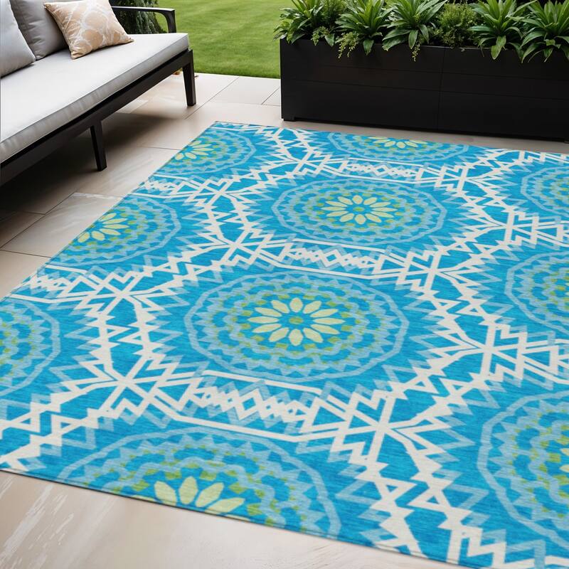 HomeRoots Floral Medallion Transitional Rectangle Outdoor Rug - 9' X 12'