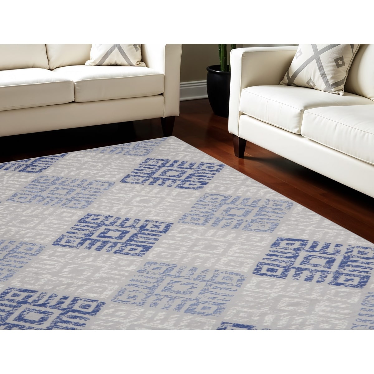 Hire Power Loomed Distressed Geometric Modern Non Skid Stain Resistant Area Rug By HomeRoots - 120' X '84' X '0.39