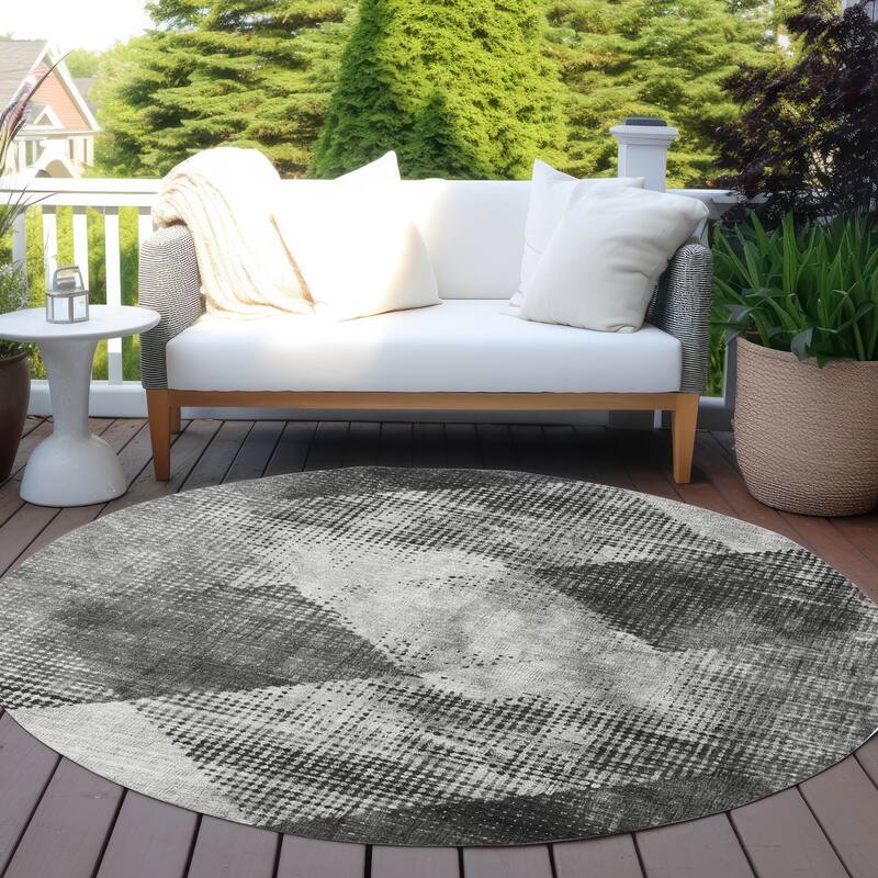 Machine Washable Indoor/ Outdoor Diamond Ombre Chantille Rug