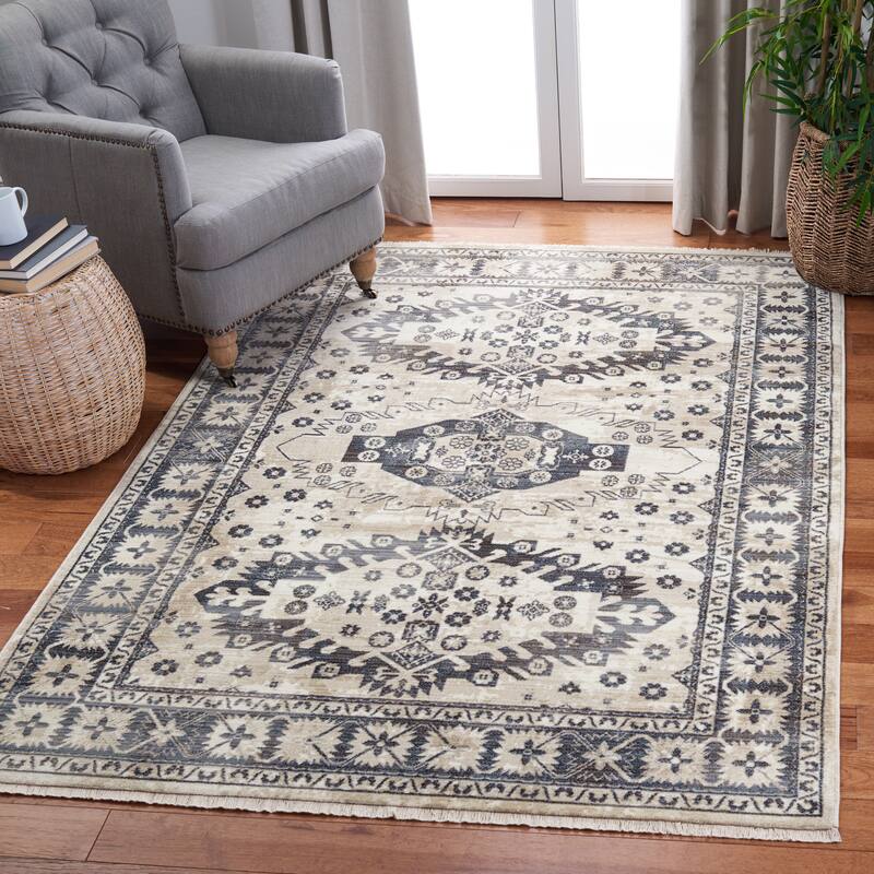 SAFAVIEH Herat Wendi Traditional Distressed Rug - 4' x 6' - Ivory/Grey