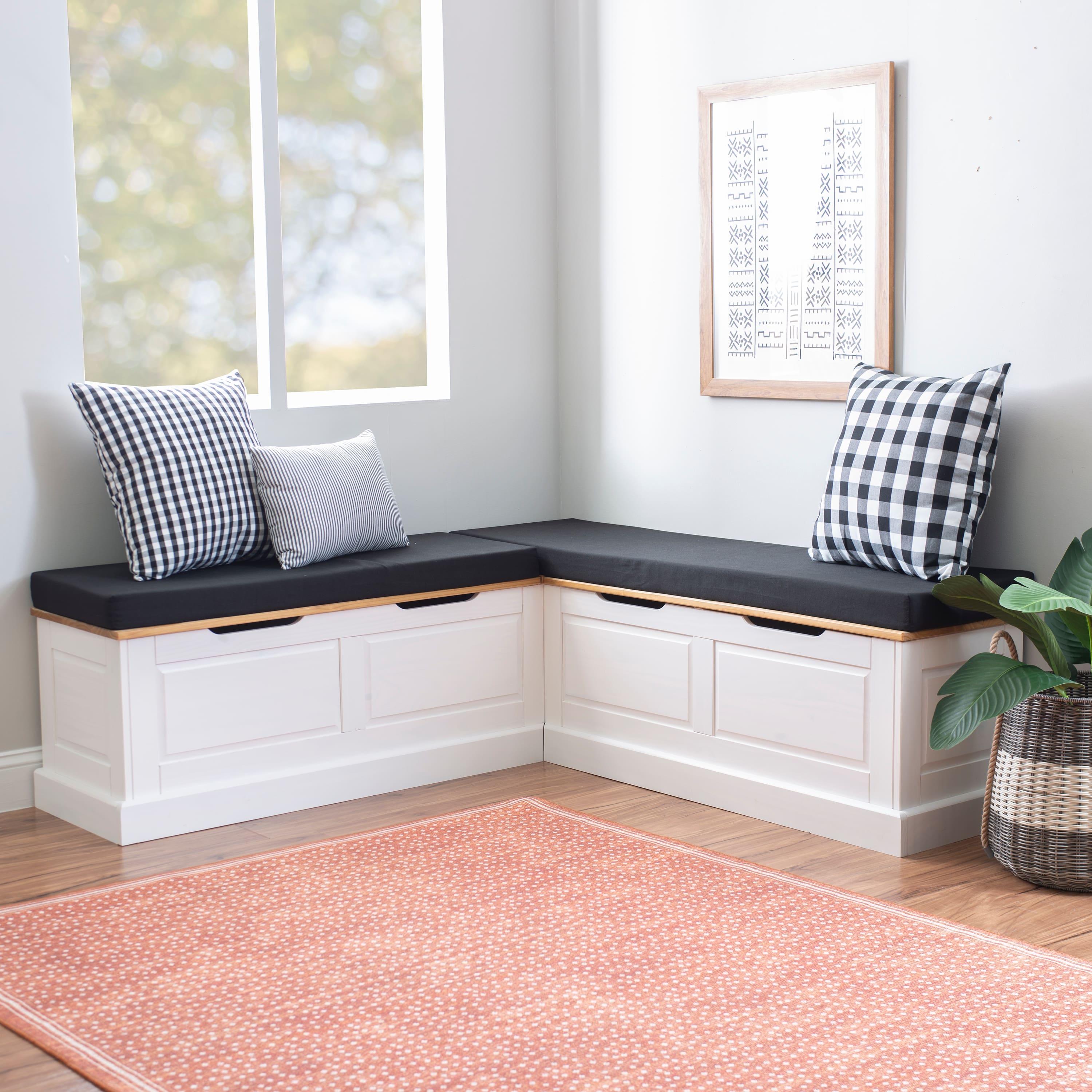 Option White Natural w Black Cushions